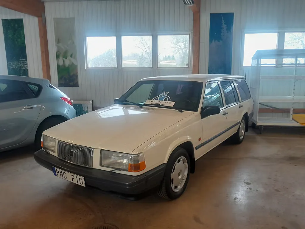 Volvo 740 GL Kombi till salu i showroom