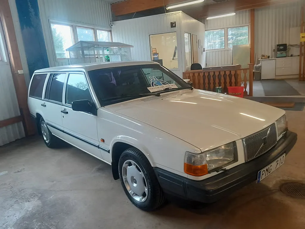 Volvo 740 GL Kombi snett framifrån